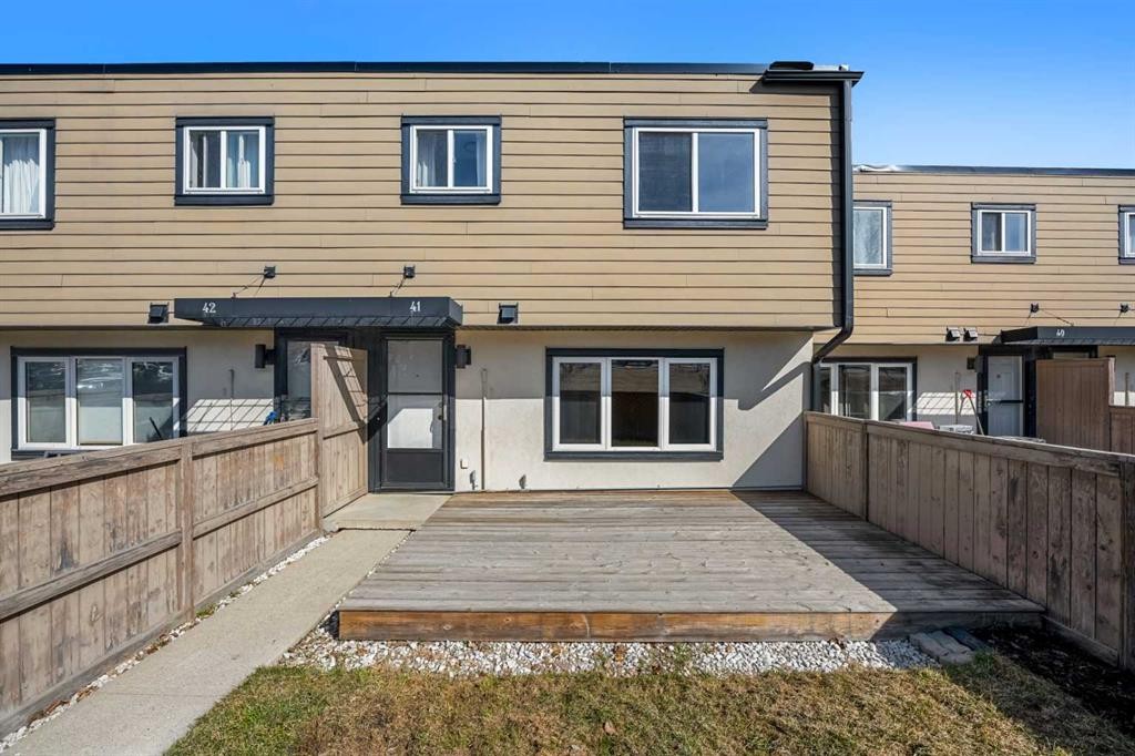 41-3809 45 Street Sw, Calgary, AB - Outdoor With Exterior
