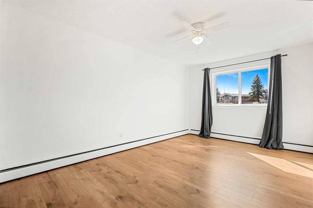 41-3809 45 Street Sw, Calgary, AB - Indoor Photo Showing Other Room