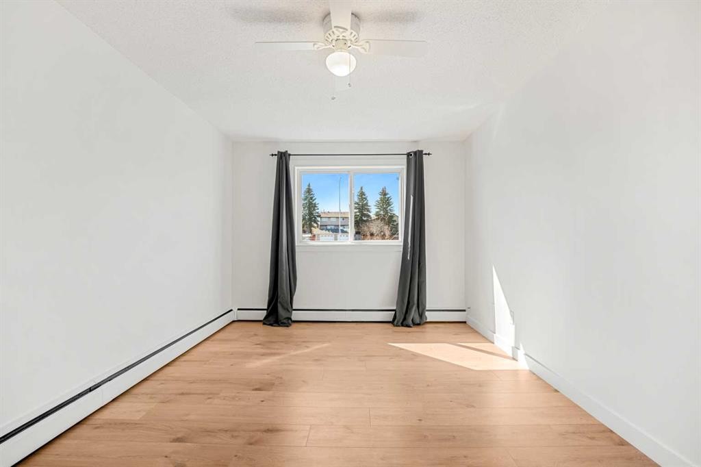41-3809 45 Street Sw, Calgary, AB - Indoor Photo Showing Other Room