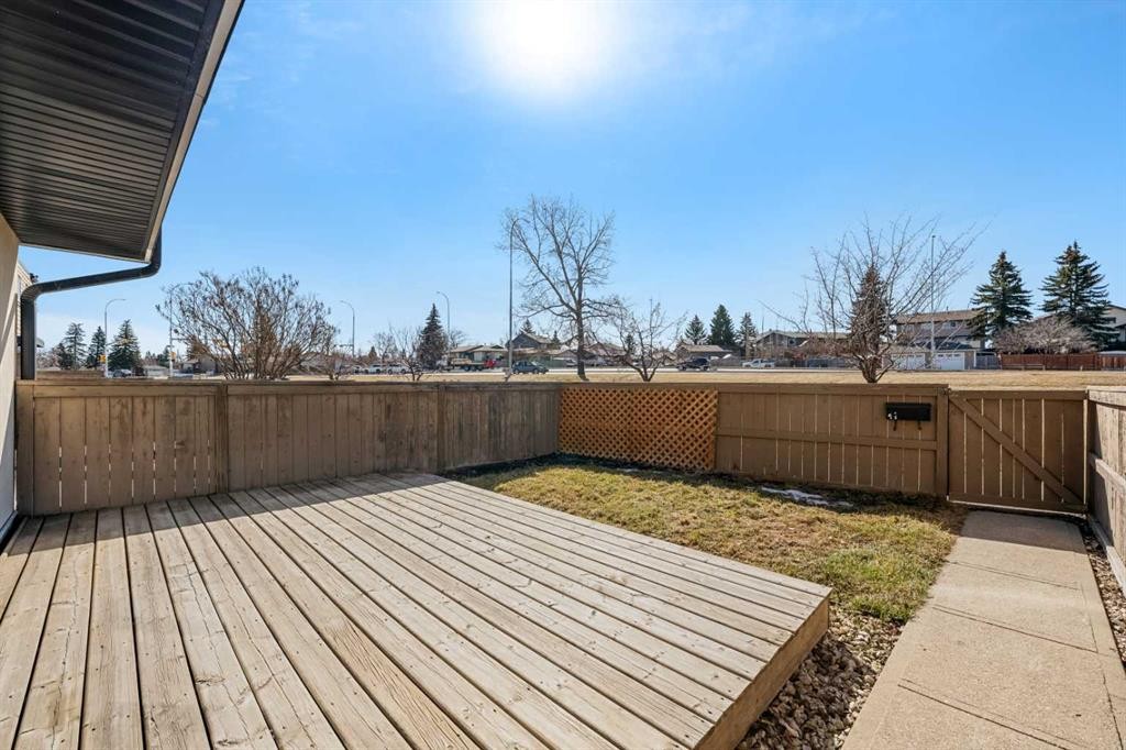 41-3809 45 Street Sw, Calgary, AB - Outdoor