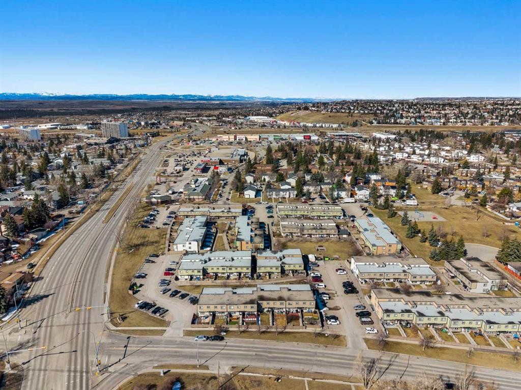 41-3809 45 Street Sw, Calgary, AB - Outdoor With View