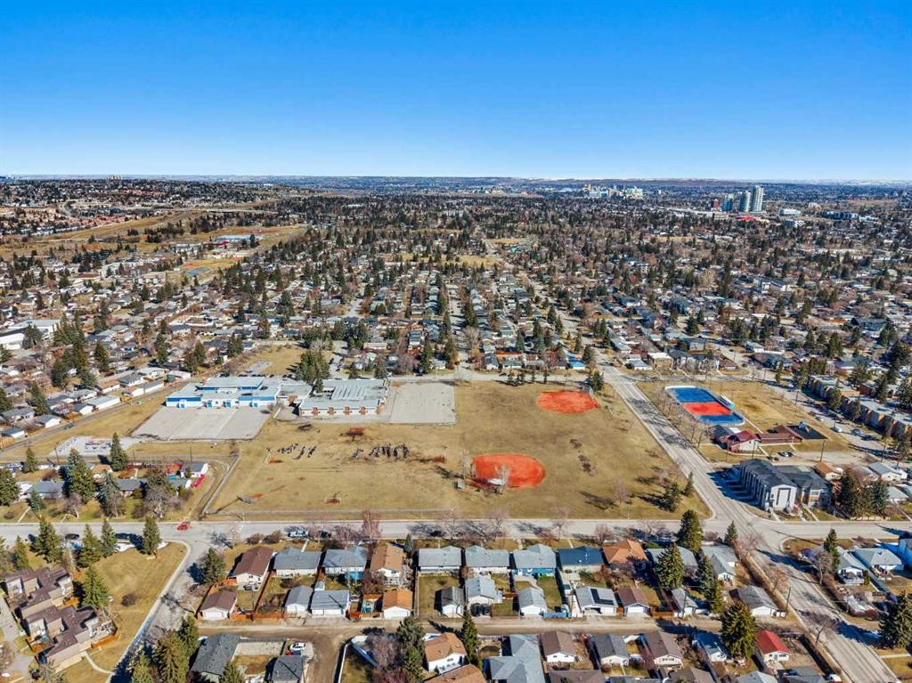 41-3809 45 Street Sw, Calgary, AB - Outdoor With View