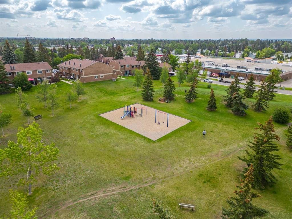 41-3809 45 Street Sw, Calgary, AB - Outdoor With View