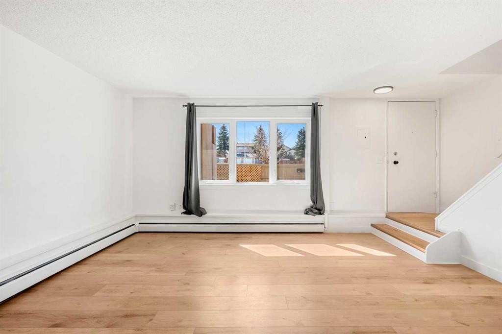 41-3809 45 Street Sw, Calgary, AB - Indoor Photo Showing Other Room