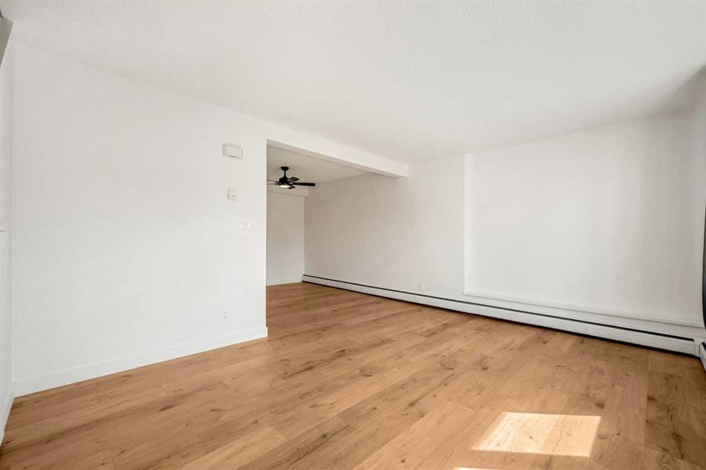 41-3809 45 Street Sw, Calgary, AB - Indoor Photo Showing Other Room
