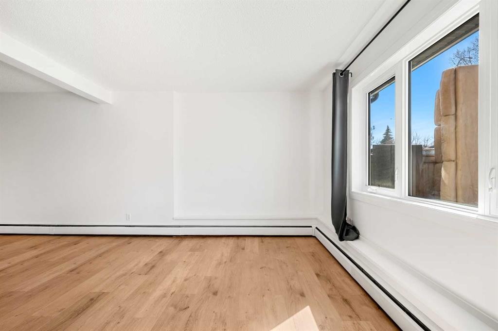 41-3809 45 Street Sw, Calgary, AB - Indoor Photo Showing Other Room