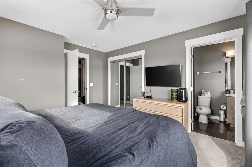 43-111 Rainbow Falls Gate, Chestermere, AB - Indoor Photo Showing Bedroom