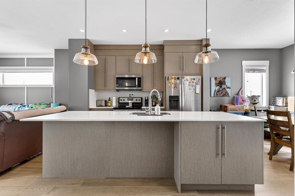 43-111 Rainbow Falls Gate, Chestermere, AB - Indoor Photo Showing Kitchen With Upgraded Kitchen