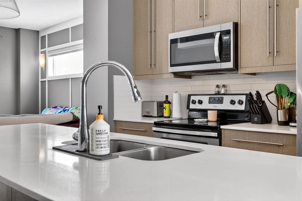 43-111 Rainbow Falls Gate, Chestermere, AB - Indoor Photo Showing Kitchen With Stainless Steel Kitchen With Double Sink With Upgraded Kitchen
