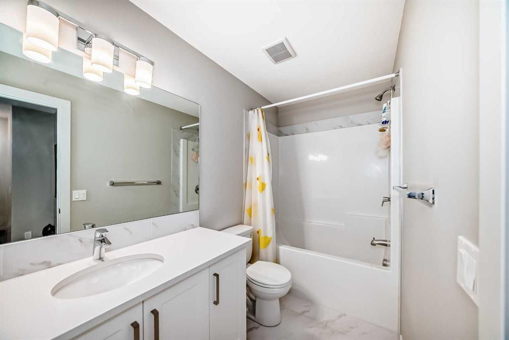 342 Redstone Boulevard Ne, Calgary, AB - Indoor Photo Showing Bathroom