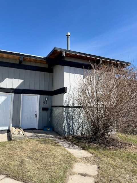92 Queen Isabella Close Se, Calgary, AB - Outdoor