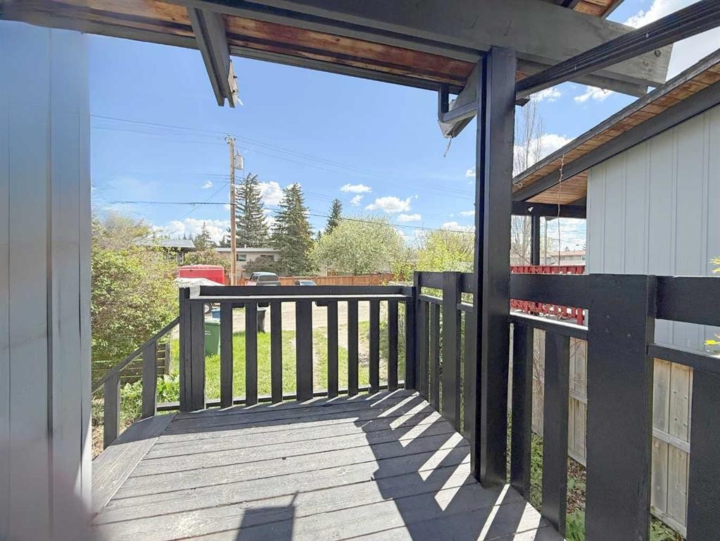 92 Queen Isabella Close Se, Calgary, AB - Outdoor With Exterior