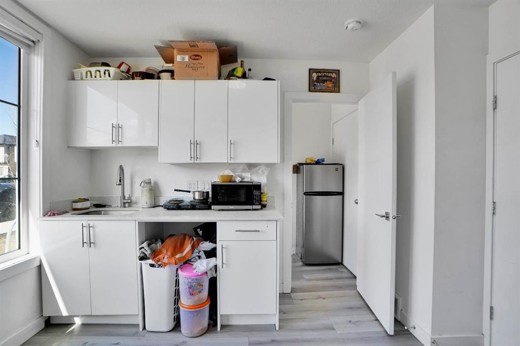239 Saddlepeace Crescent Ne, Calgary, AB - Indoor Photo Showing Kitchen
