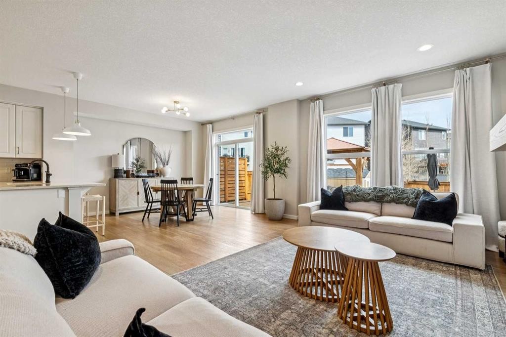 44 Legacy Landing Se, Calgary, AB - Indoor Photo Showing Living Room