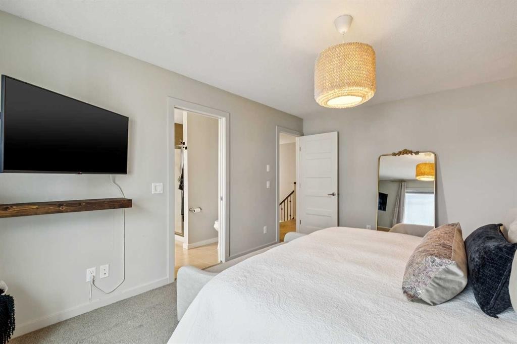 44 Legacy Landing Se, Calgary, AB - Indoor Photo Showing Bedroom
