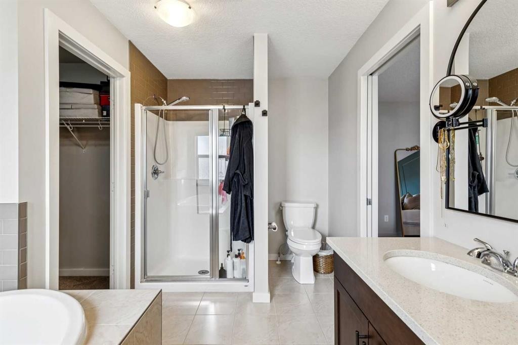 44 Legacy Landing Se, Calgary, AB - Indoor Photo Showing Bathroom
