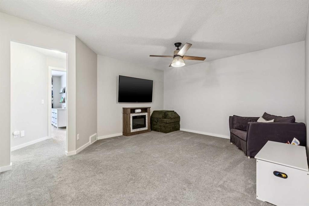 44 Legacy Landing Se, Calgary, AB - Indoor