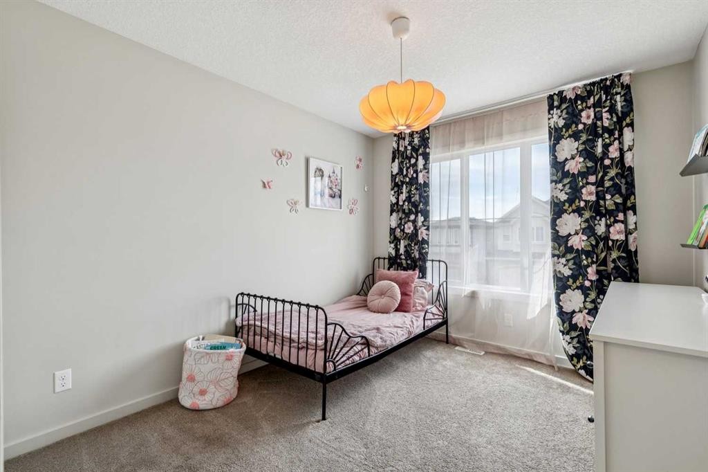 44 Legacy Landing Se, Calgary, AB - Indoor Photo Showing Bedroom