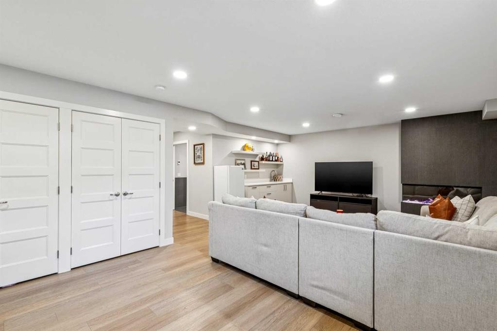 44 Legacy Landing Se, Calgary, AB - Indoor