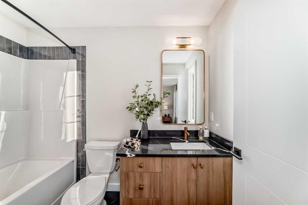 277 Cobblestone Gate, Airdrie, AB - Indoor Photo Showing Bathroom