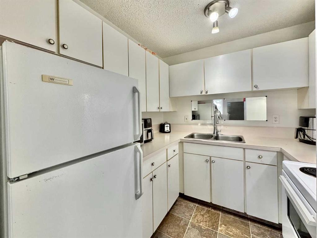 208C-5601 Dalton Drive Nw, Calgary, AB - Indoor Photo Showing Kitchen With Double Sink