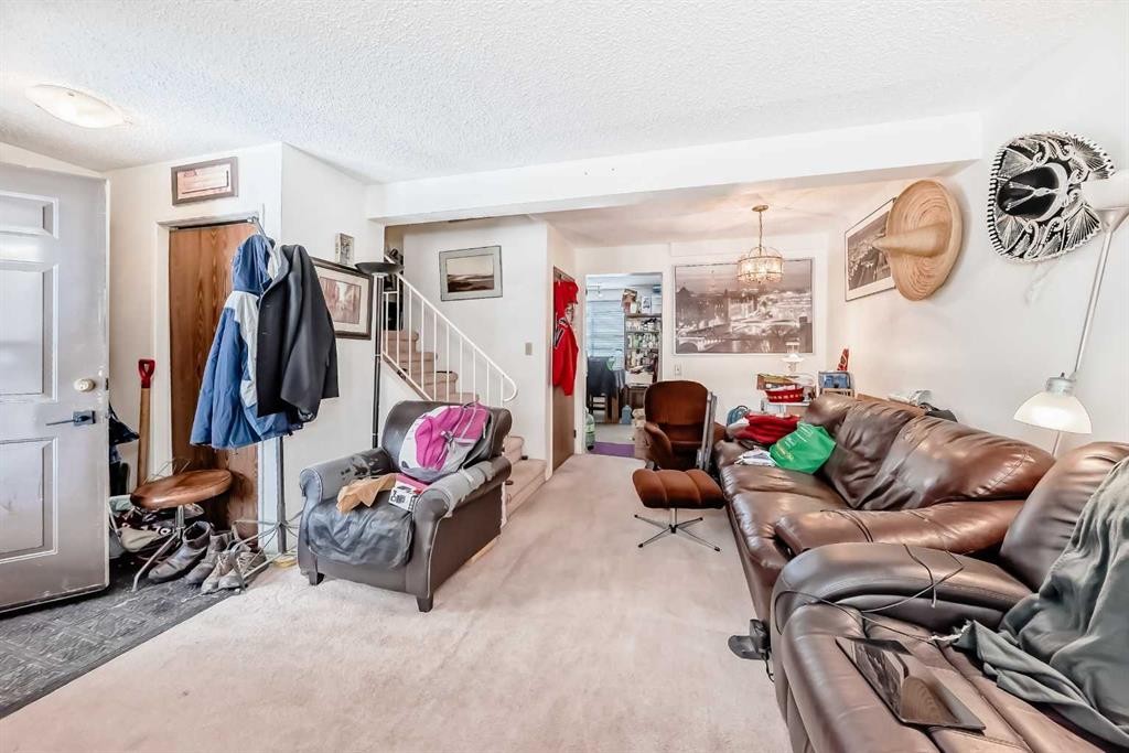 137 Bermuda Drive Nw, Calgary, AB - Indoor