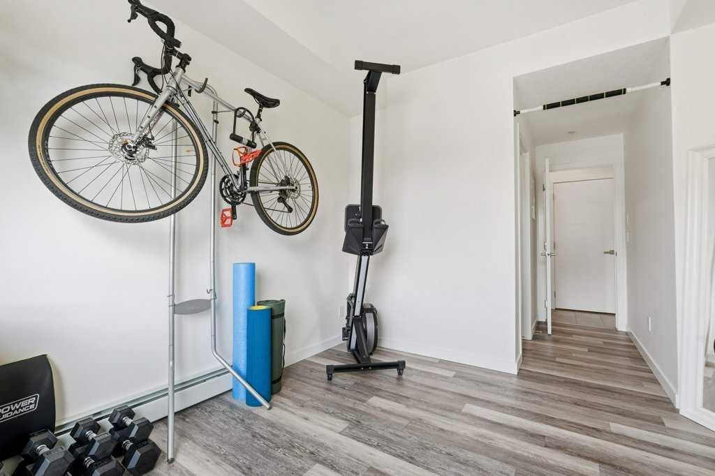 305-120 18 Avenue Sw, Calgary, AB - Indoor Photo Showing Other Room