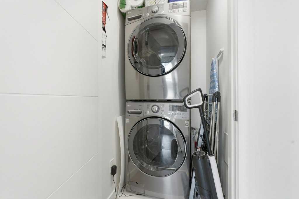 305-120 18 Avenue Sw, Calgary, AB - Indoor Photo Showing Laundry Room
