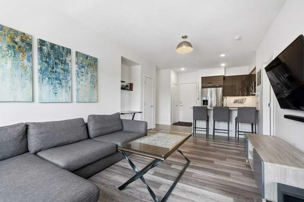 305-120 18 Avenue Sw, Calgary, AB - Indoor Photo Showing Living Room