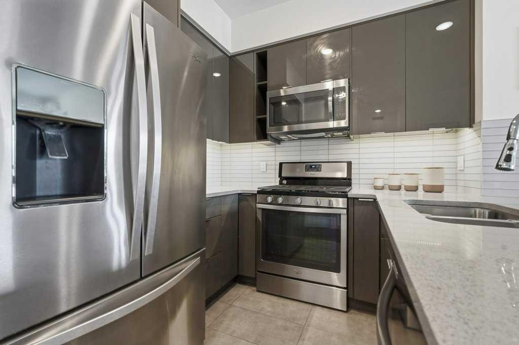305-120 18 Avenue Sw, Calgary, AB - Indoor Photo Showing Kitchen With Double Sink With Upgraded Kitchen