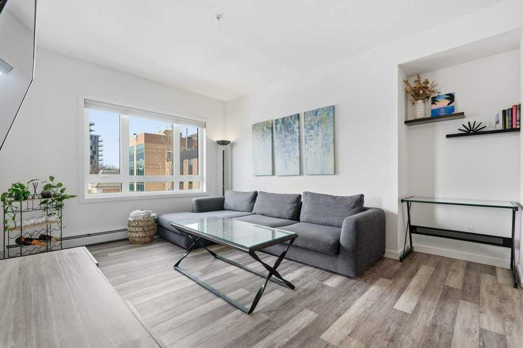 305-120 18 Avenue Sw, Calgary, AB - Indoor Photo Showing Living Room