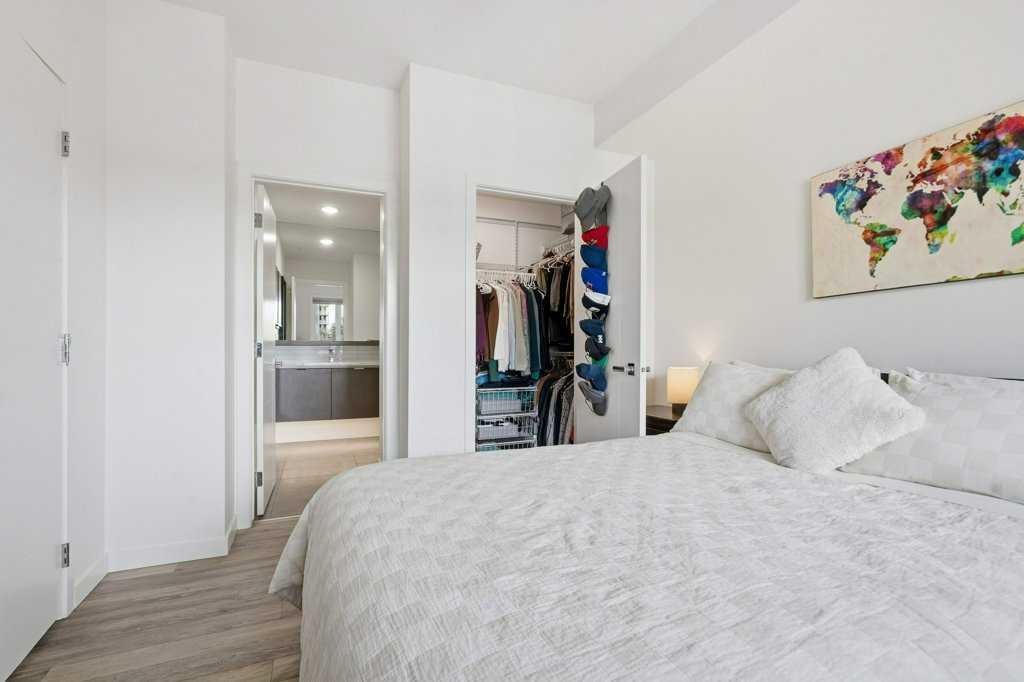 305-120 18 Avenue Sw, Calgary, AB - Indoor Photo Showing Bedroom