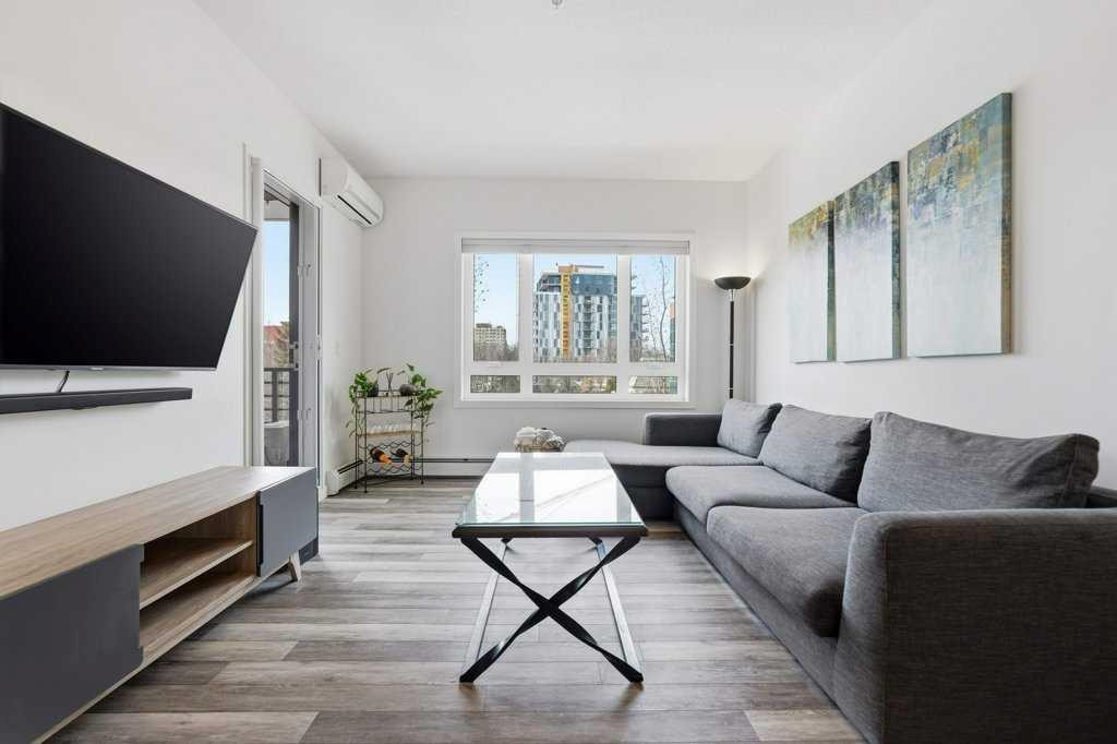 305-120 18 Avenue Sw, Calgary, AB - Indoor Photo Showing Living Room