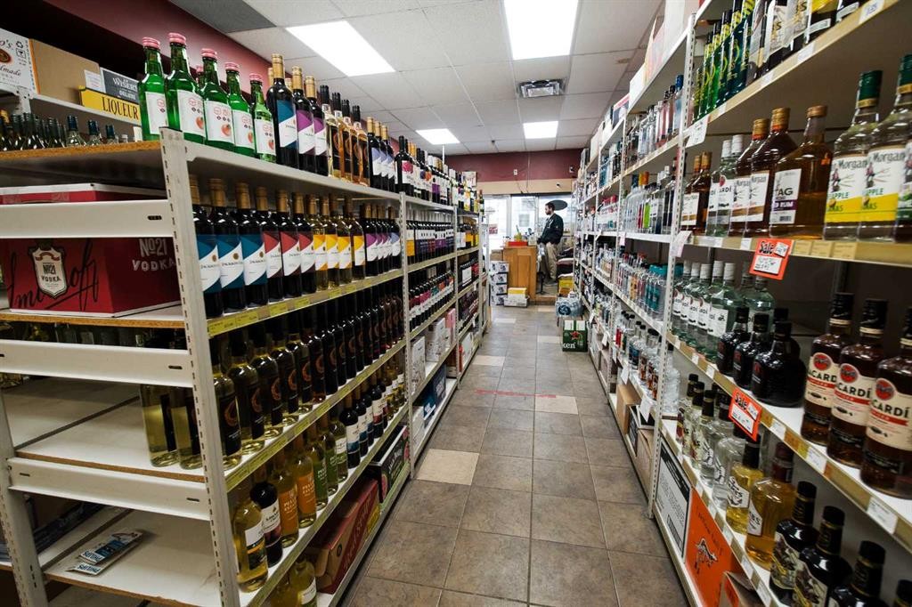 1234 12 Ne, Calgary, AB