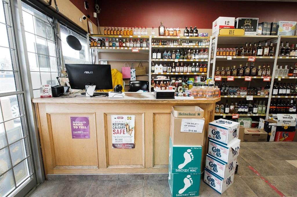 1234 12 Ne, Calgary, AB