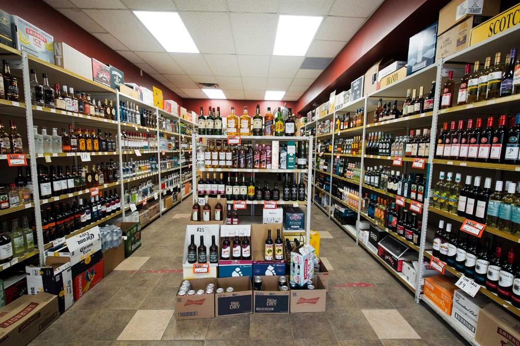 1234 12 Ne, Calgary, AB