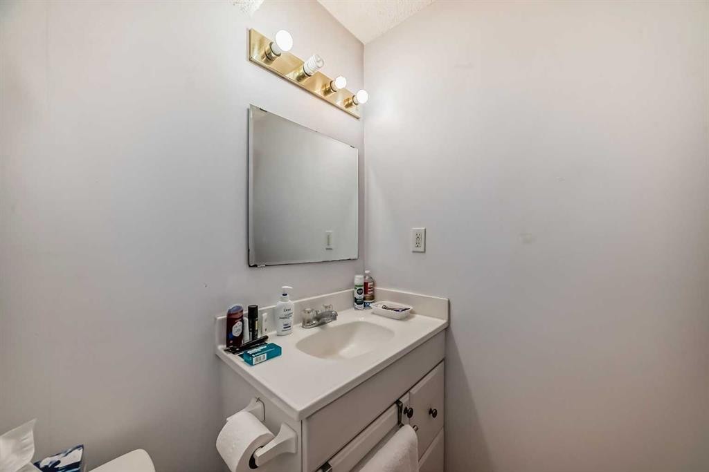 172 Panorama Hills Place Nw, Calgary, AB - Indoor Photo Showing Bathroom