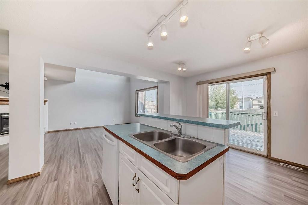 172 Panorama Hills Place Nw, Calgary, AB - Indoor Photo Showing Kitchen With Double Sink