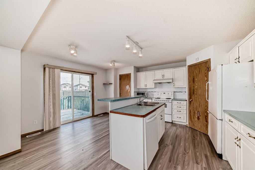 172 Panorama Hills Place Nw, Calgary, AB - Indoor Photo Showing Kitchen