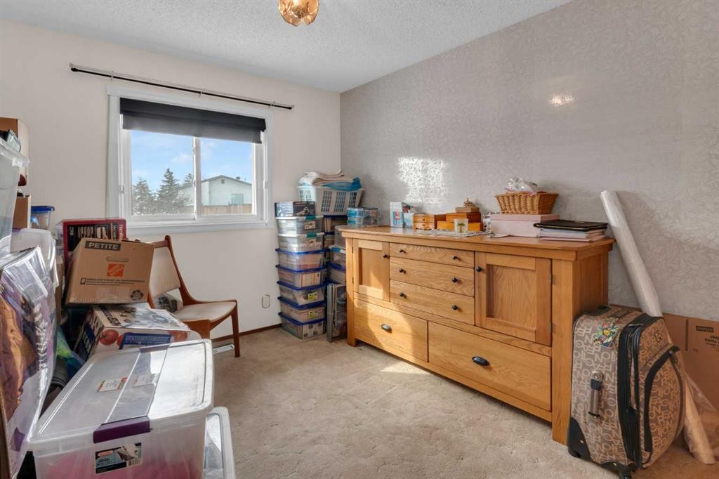 6004 Maddock Drive Ne, Calgary, AB - Indoor