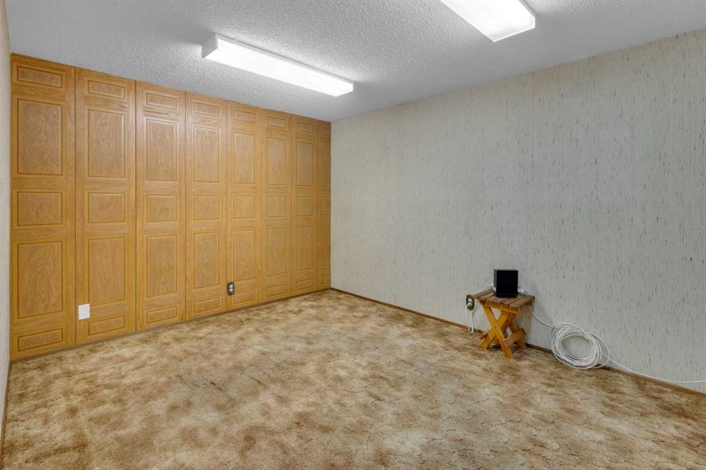 6004 Maddock Drive Ne, Calgary, AB - Indoor Photo Showing Other Room