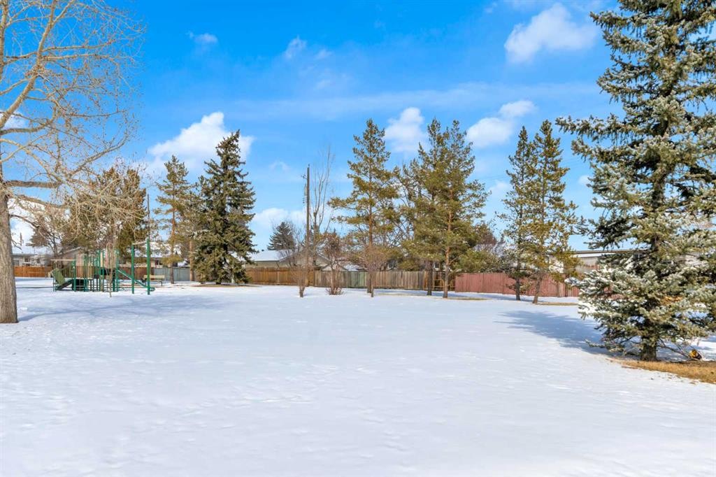 6004 Maddock Drive Ne, Calgary, AB - Outdoor With View
