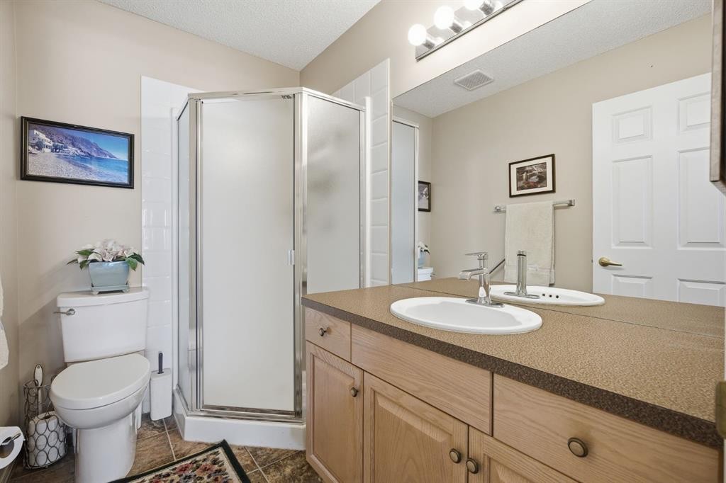 216 Valley Ridge Heights Nw, Calgary, AB - Indoor Photo Showing Bathroom