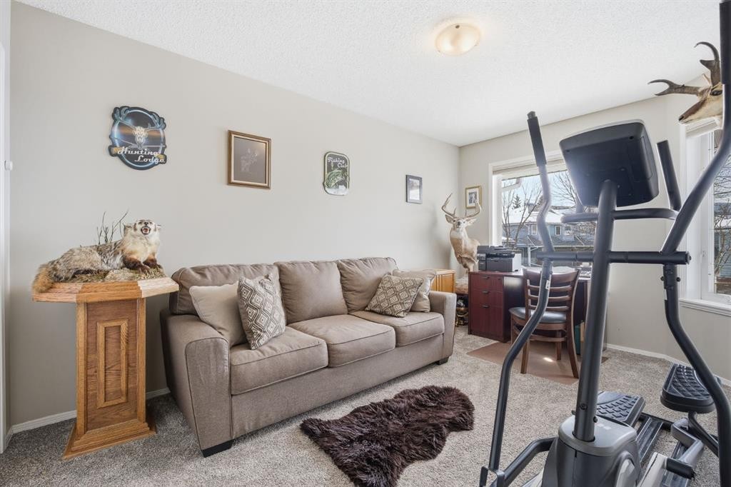 216 Valley Ridge Heights Nw, Calgary, AB - Indoor Photo Showing Living Room