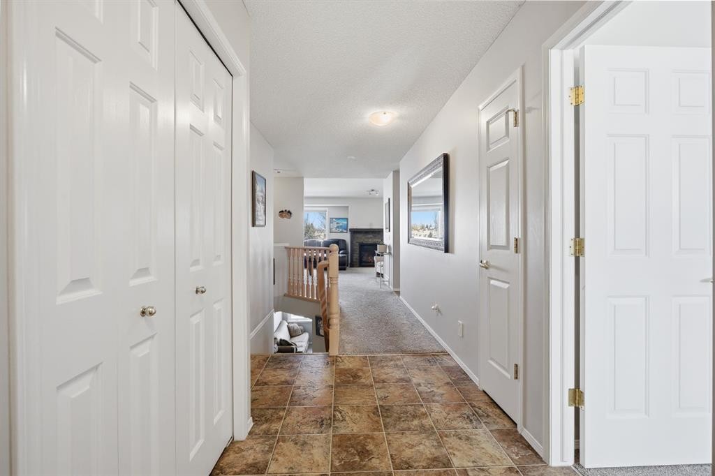 216 Valley Ridge Heights Nw, Calgary, AB - Indoor Photo Showing Other Room