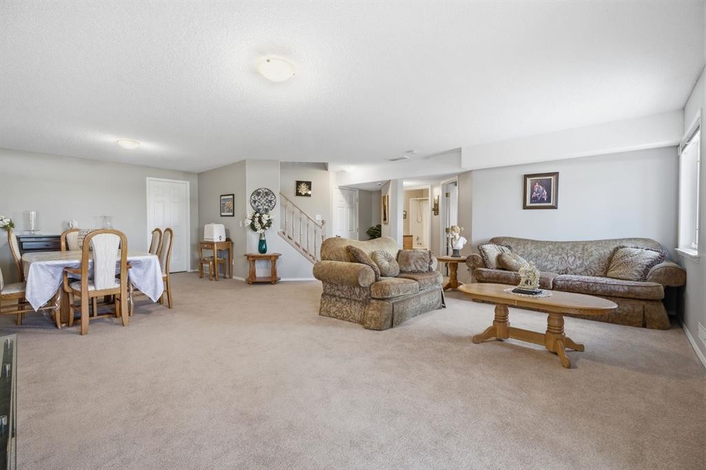 216 Valley Ridge Heights Nw, Calgary, AB - Indoor Photo Showing Living Room