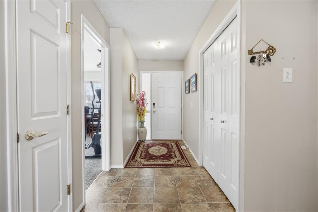 216 Valley Ridge Heights Nw, Calgary, AB - Indoor Photo Showing Other Room