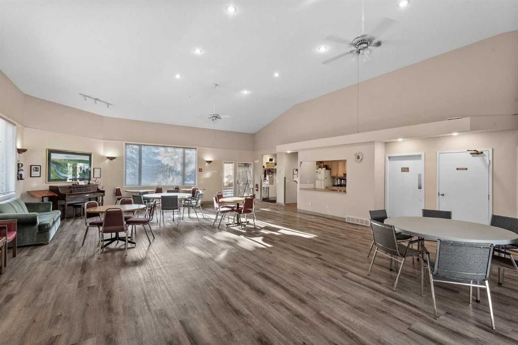 216 Valley Ridge Heights Nw, Calgary, AB - Indoor Photo Showing Other Room