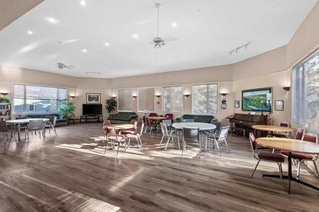 216 Valley Ridge Heights Nw, Calgary, AB - Indoor