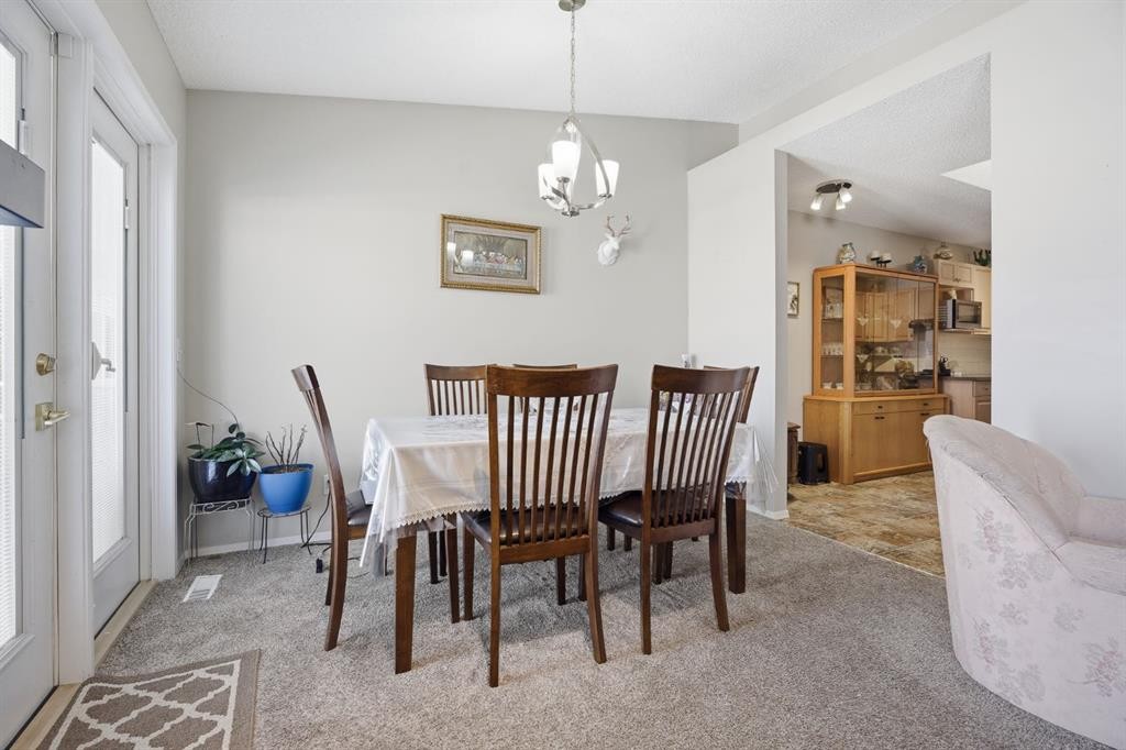 216 Valley Ridge Heights Nw, Calgary, AB - Indoor Photo Showing Dining Room